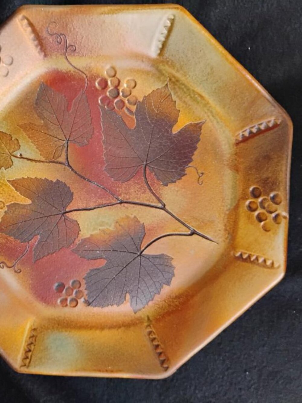 Steve dePerrot Stoneware pottery plate gtrape leaf design